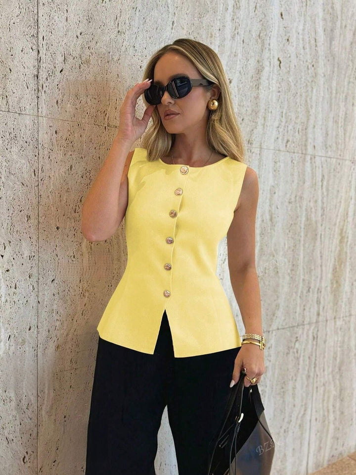 Grier – Sleeveless Button Peplum Top